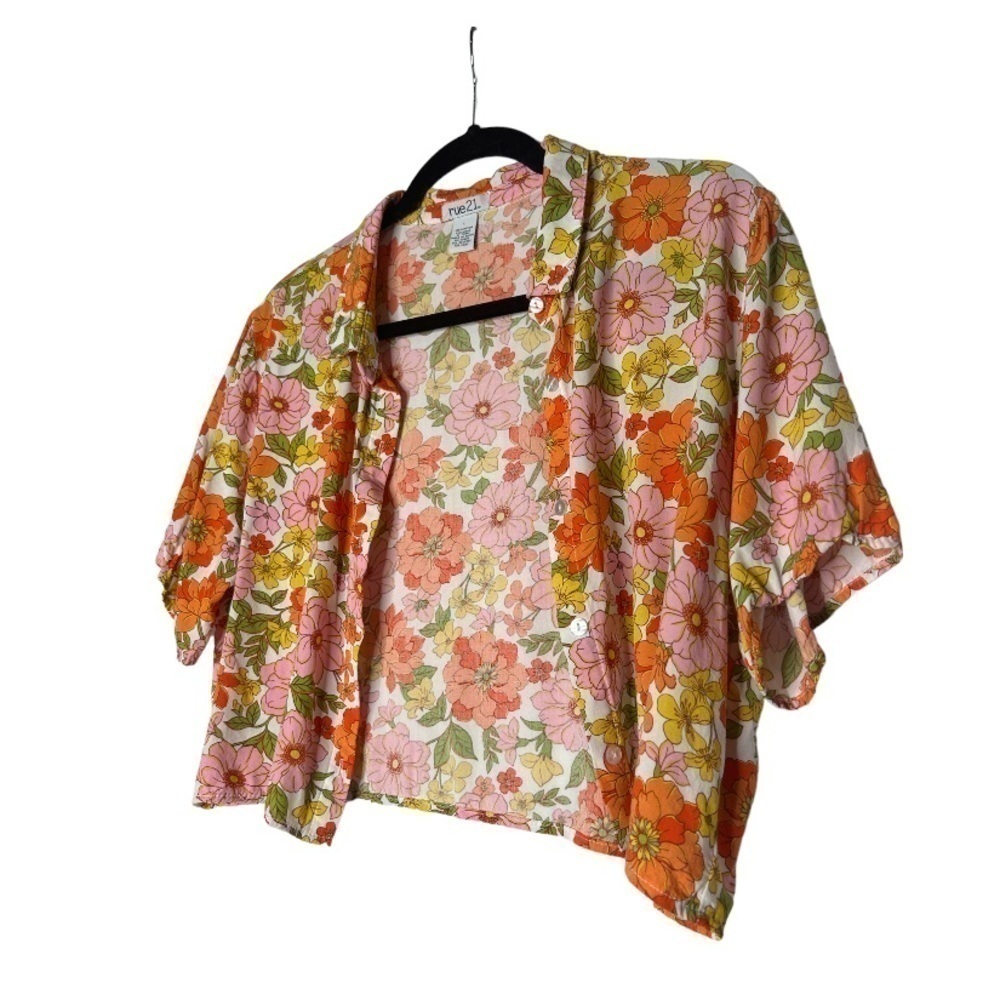 Rue 21 button up Floral Cropped Top size Large - Picture 2 of 6